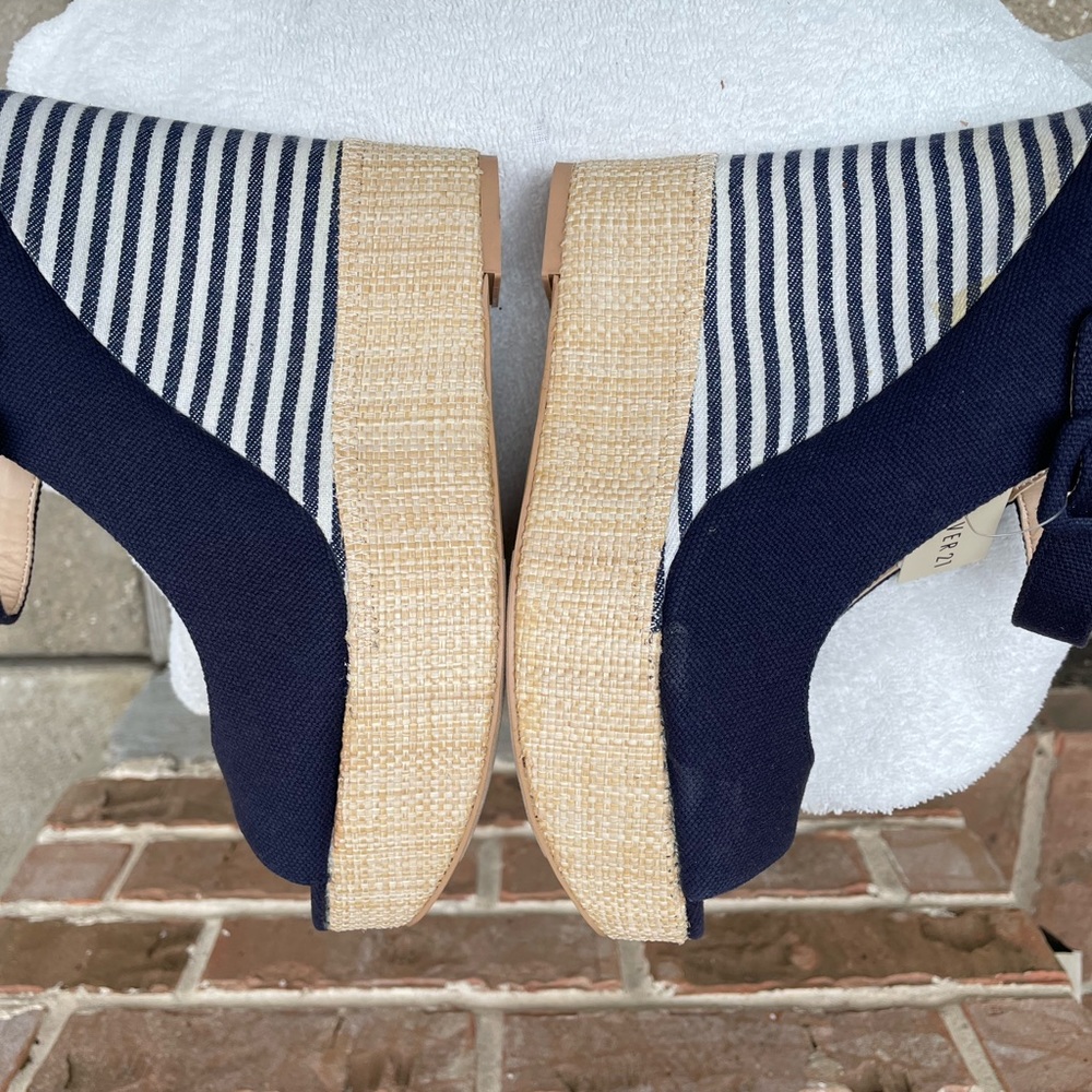 NWT Forever 21 Blue Navy Wedges Size 10 - Picture 3 of 7